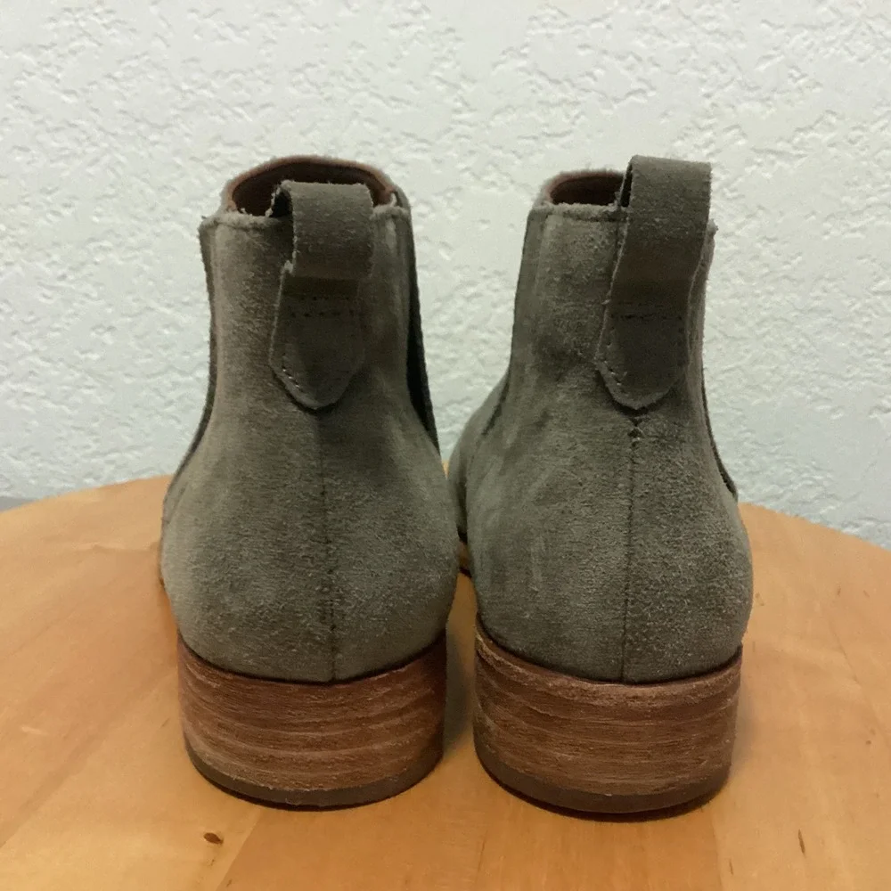 Kork-Ease Ankle Boots Womens 8.5  Gray Suede Low Stacked‎ Heel Chelsea